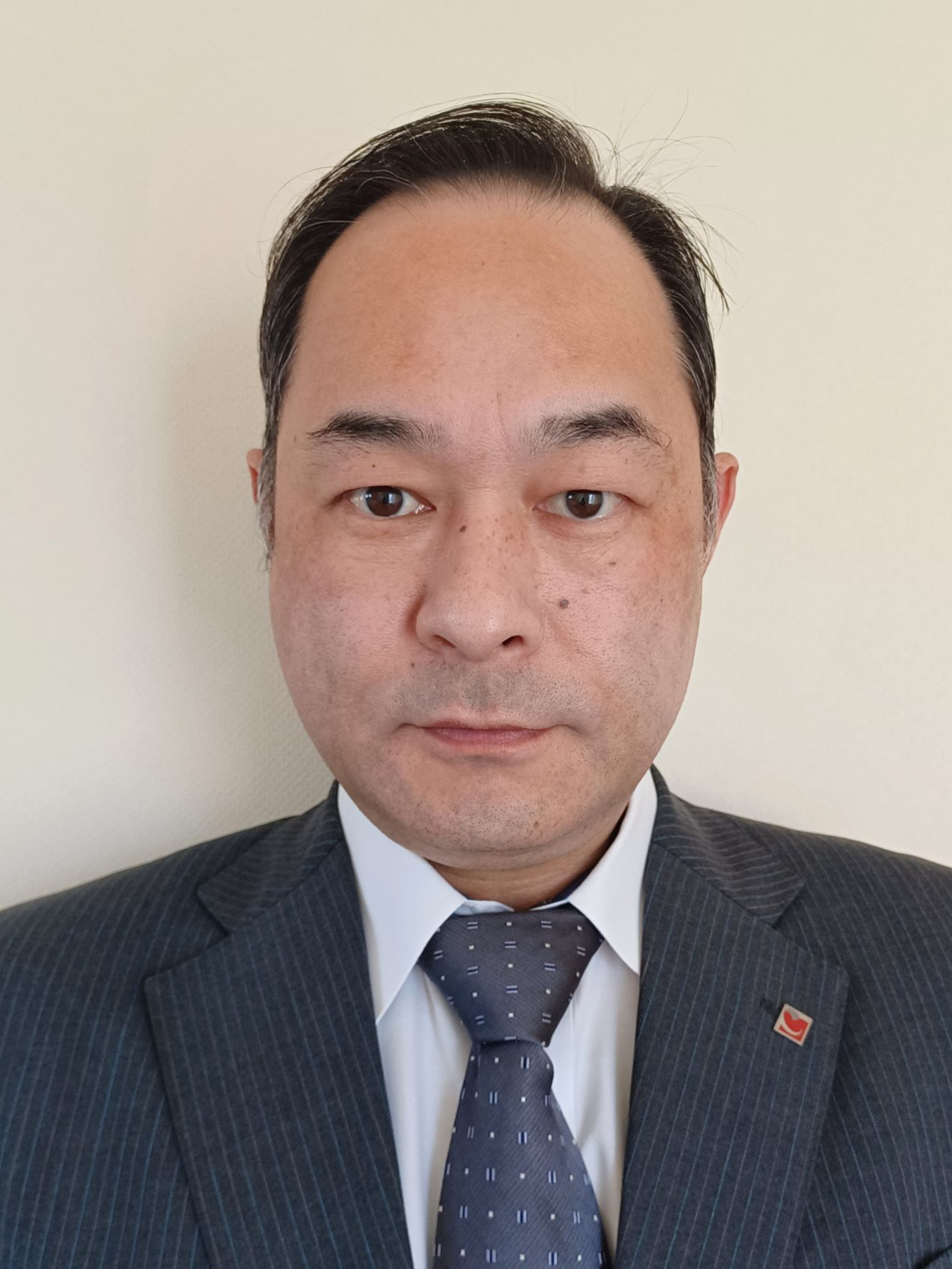 林 泰生業務部担当<br>取締役 部長